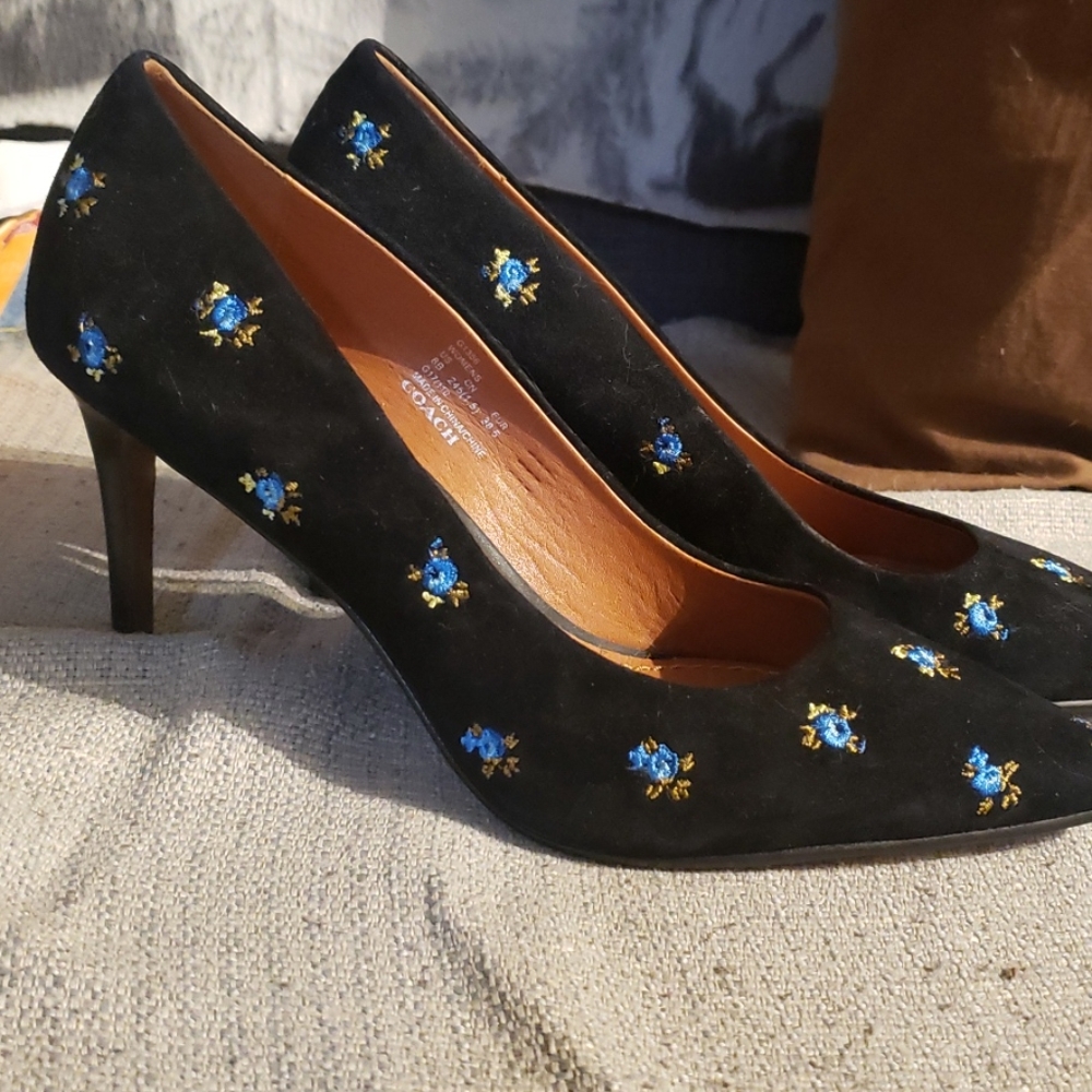 Coach pumps